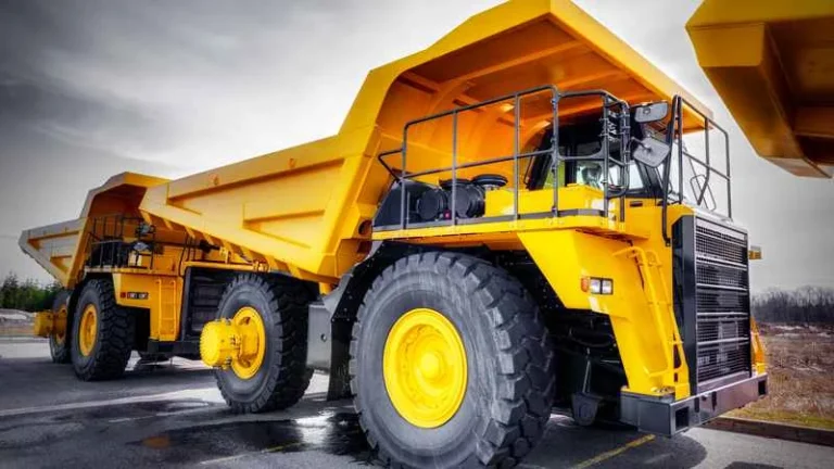 Dump Truck Vs. Haul Truck: What Are The Differences And Which One Is Right For You?
