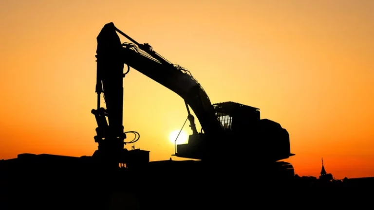 Heavy Equipment Machines That Use Hydraulics: Pioneering Power and Precision